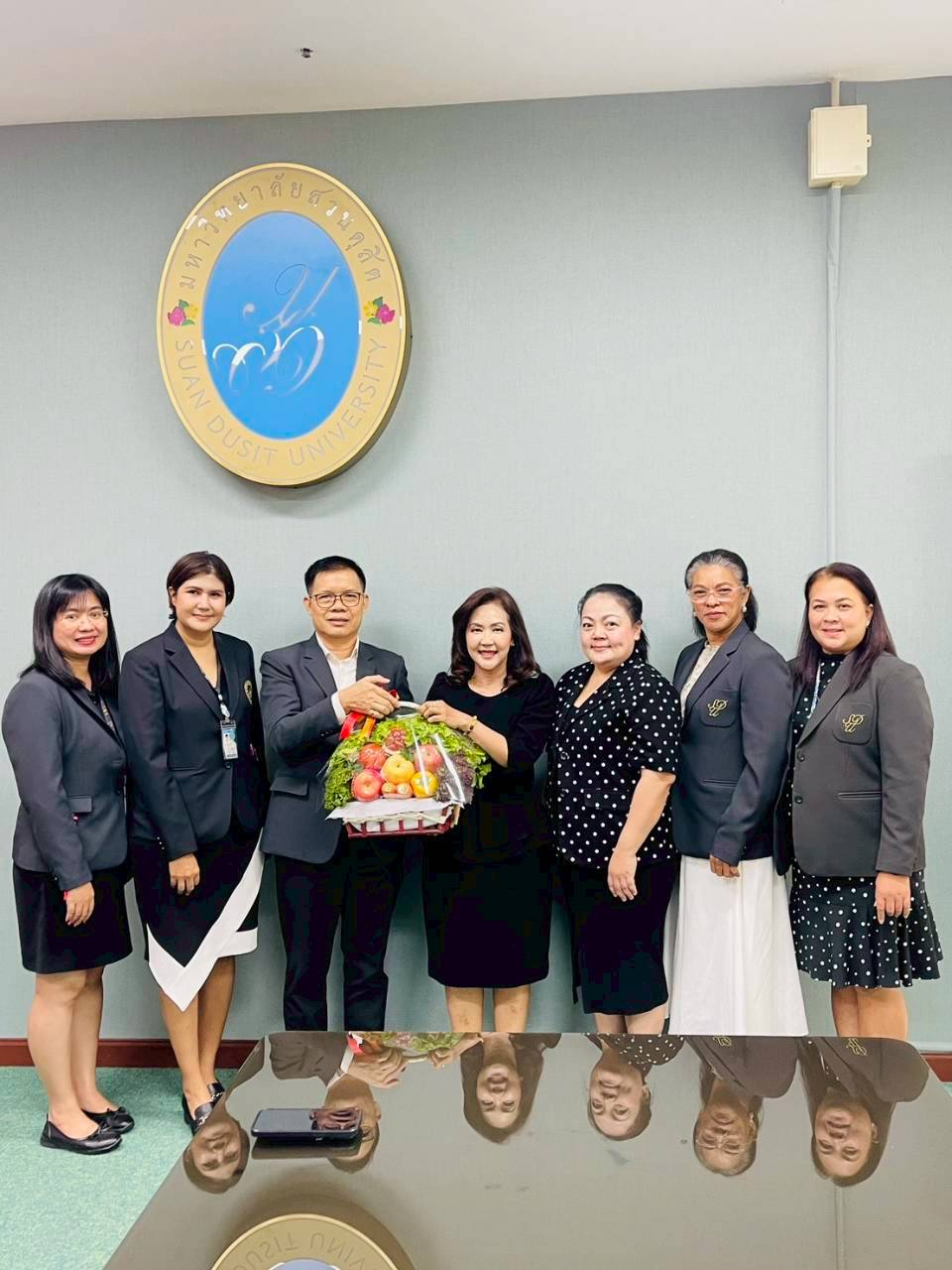 อวยพรปีใหม่ผู้บริหารสวนดุสิต