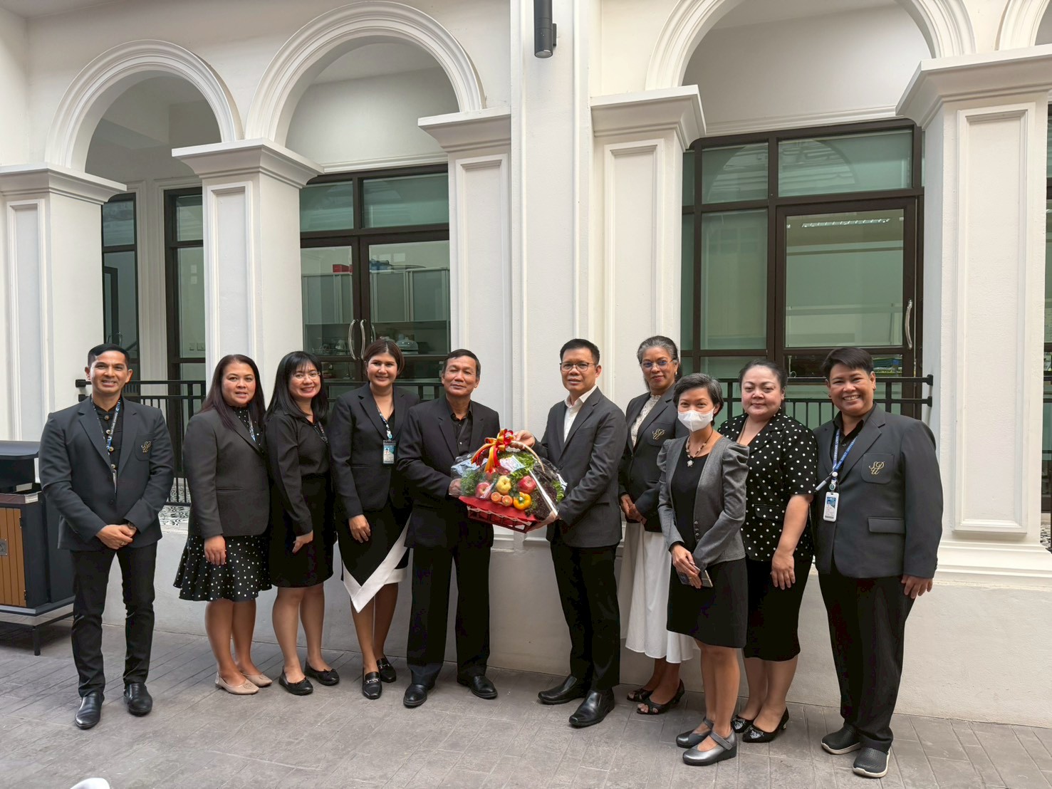 อวยพรปีใหม่ผู้บริหารสวนดุสิต