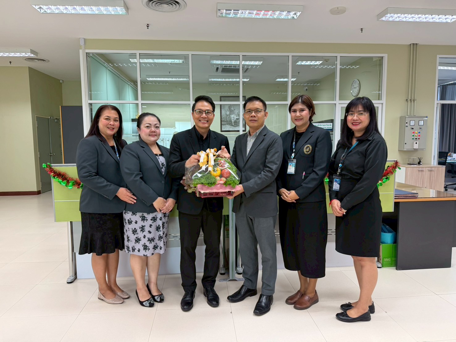 อวยพรปีใหม่ผู้บริหารสวนดุสิต