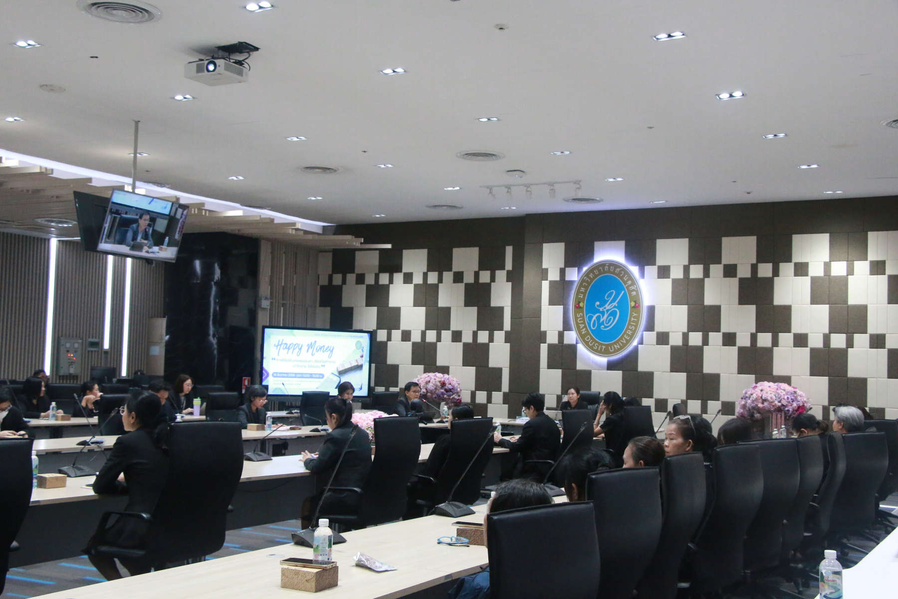 สภาคณาจารย์และพนักงาน ม.สวนดุสิต จัดโครงการให้ความรู้กับบุคลากร หัวข้อ “Happy  Money ภาษีเงินได้บุคคลธรรมดา สไตล์วัยทำงาน เข้าใจง่าย ใช้ได้จริง” - ภาพ 17